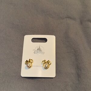 BRAND NEW DISNEY MINNIE EARRINGS 🥰🥰